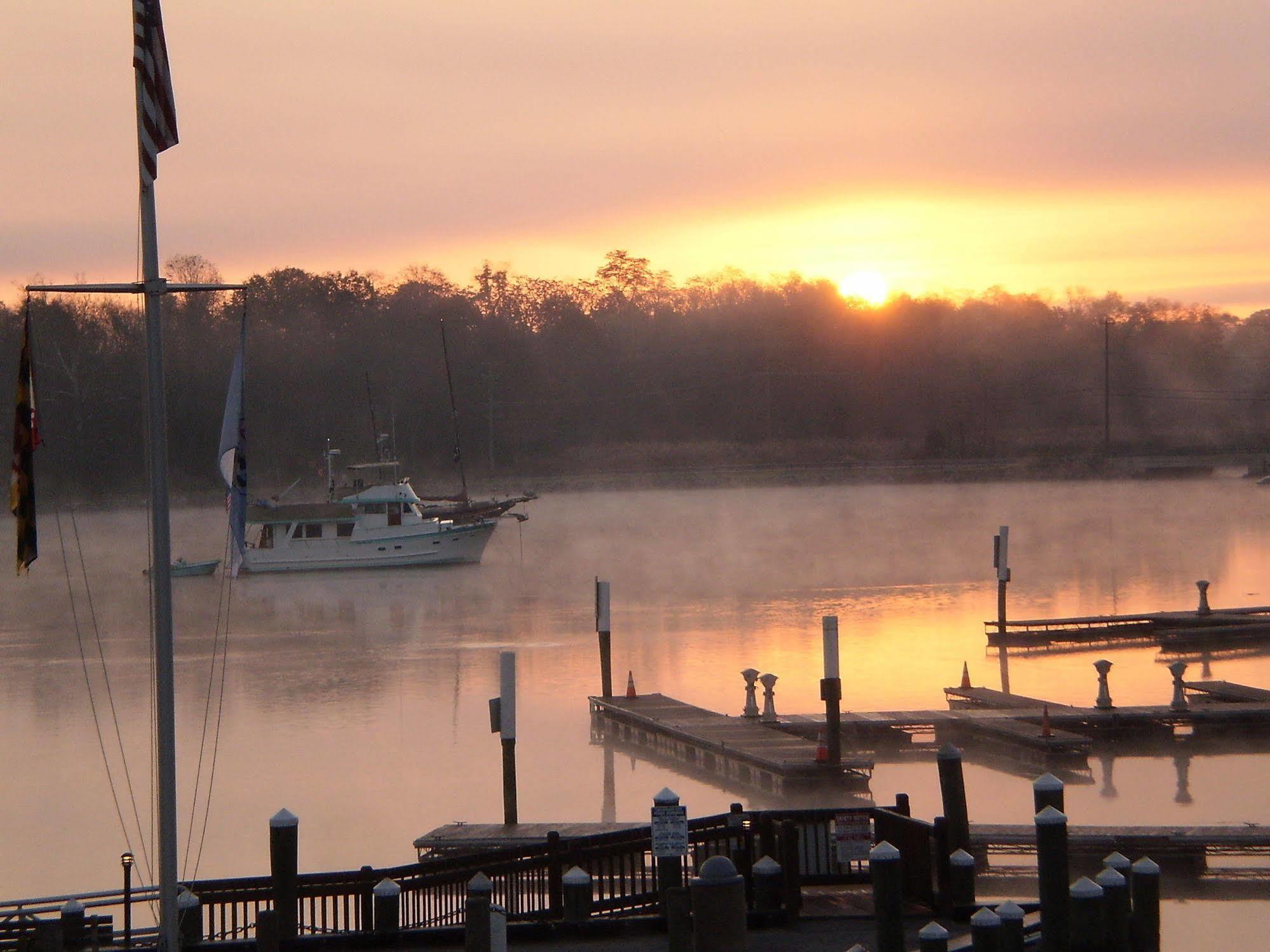 Inn At The Canal Bed & Breakfast Chesapeake City Exterior foto